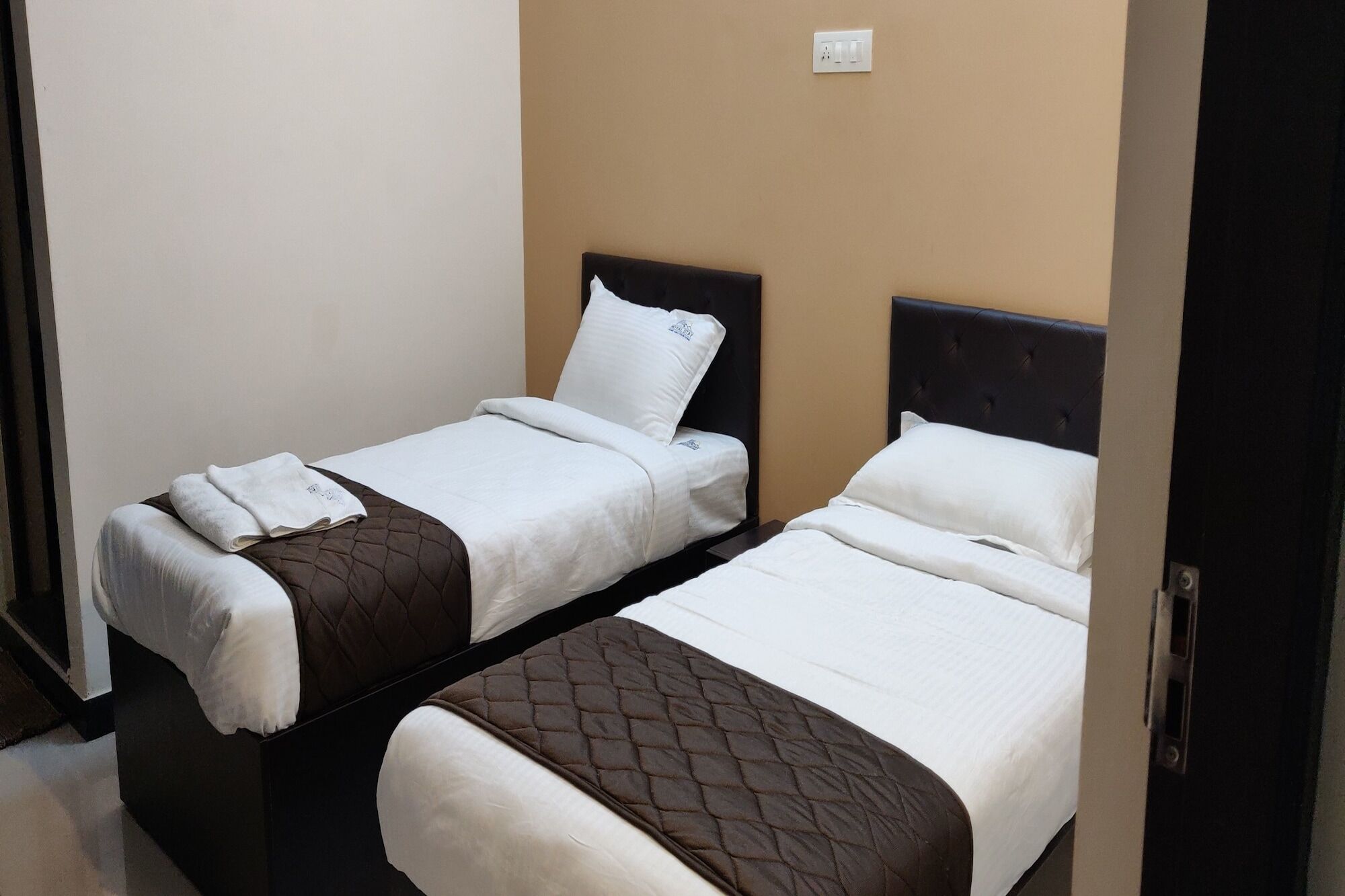 Oyo Flagship 24147 Royal Stay Singanallur Exterior photo